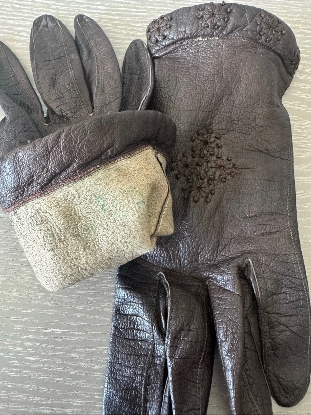 Leather womens snap on gloves